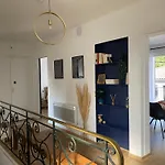 Spacieux Climatise Avec Terrasse モンフランカン