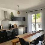 アパート Spacieux Climatise Avec Terrasse *