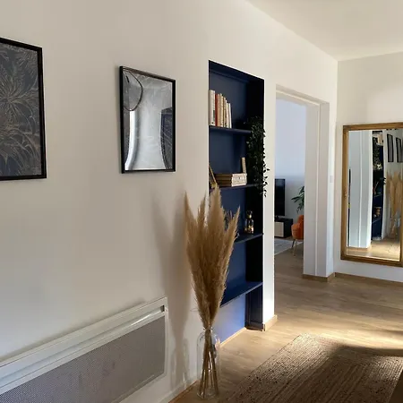 Apartment Spacieux Climatise Avec Terrasse
