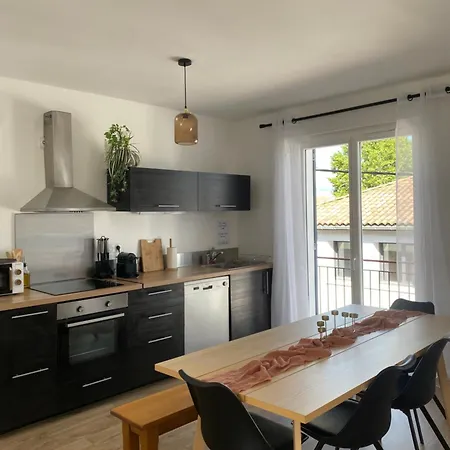 Apartment Spacieux Climatise Avec Terrasse *